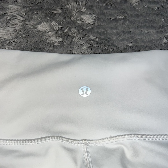 White Lululemon Crop leggings - Picture 5 of 8